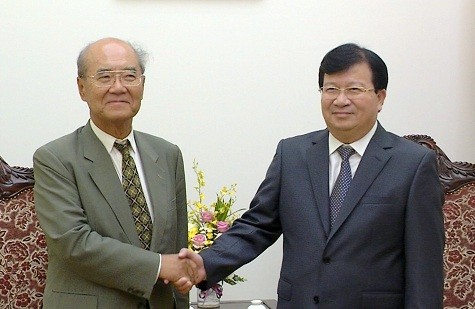 Trinh Dinh Dung reçoit l’ancien DG de l’UNESCO	 - ảnh 1